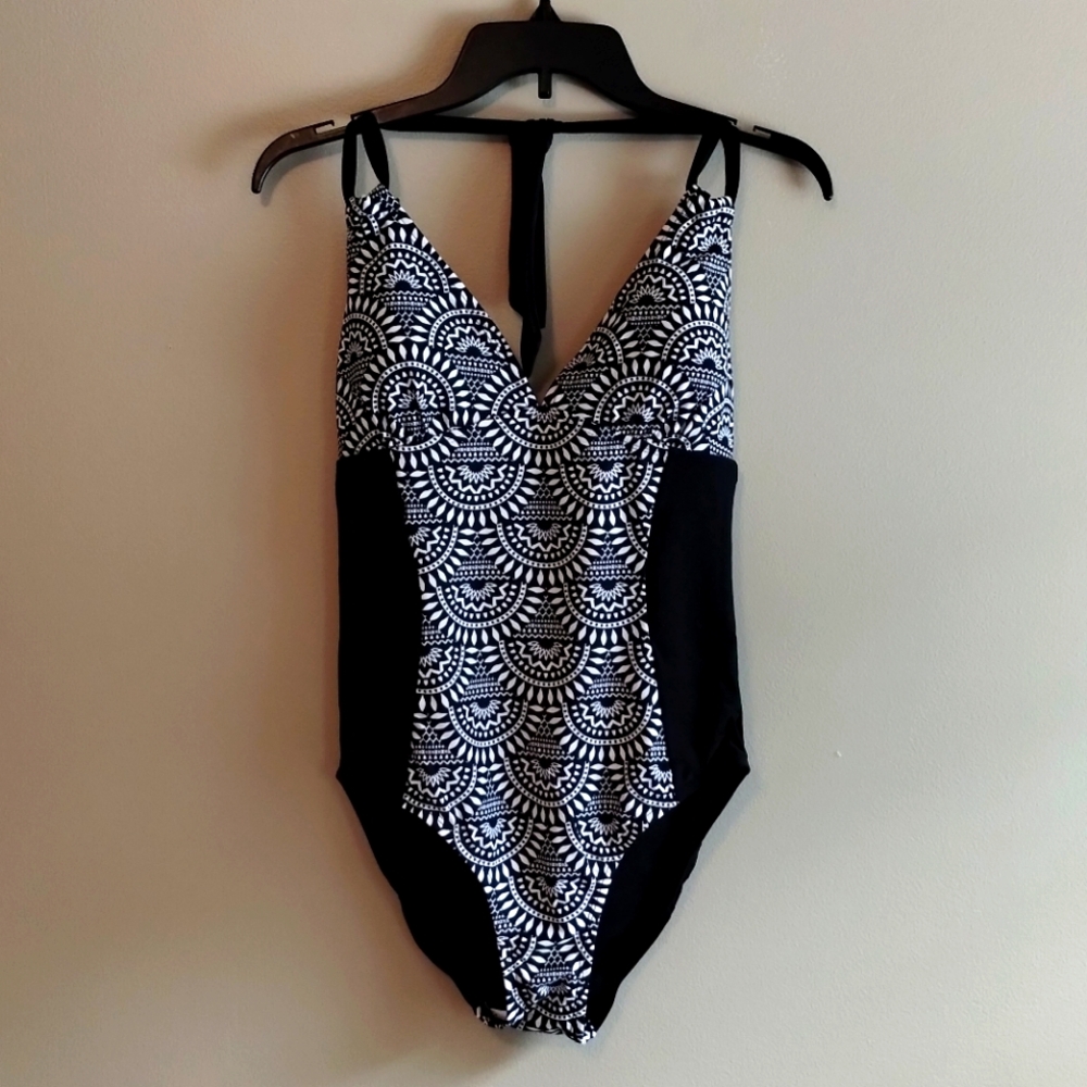 Women's Merona Geographic Black White Bathing Suit Swimsuit Size Med - Pre-owned
